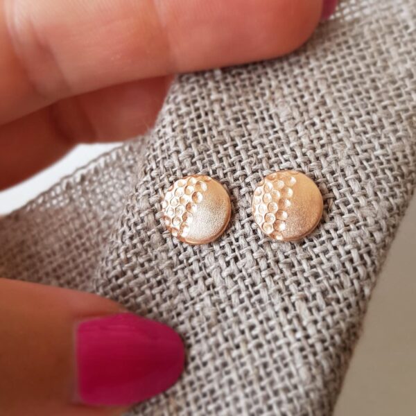 minimalistiniai auskarai is aukso