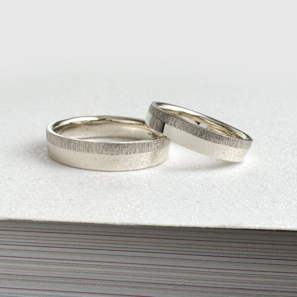 Modernus vestuviniai ziedai Balto aukso vestuviniai ziedai