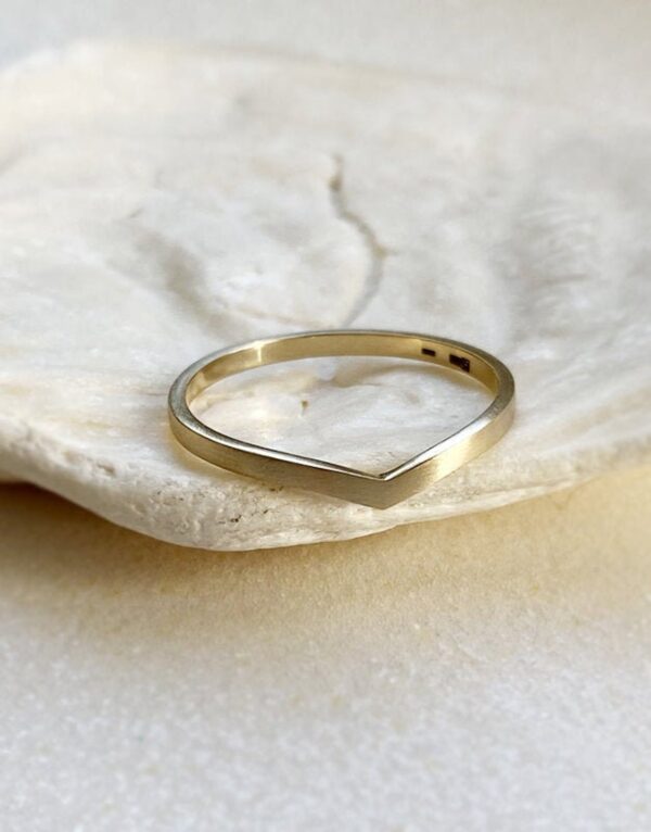 solid gold chevron ring