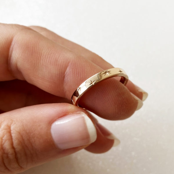 moteriskas auksinis ziedas