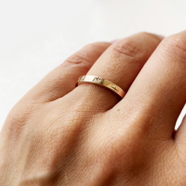 subtilus raudono aukso ziedas