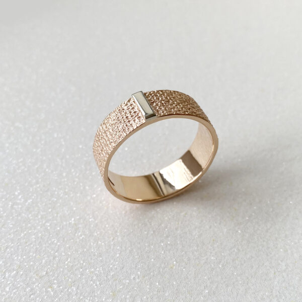 platus auksinis ziedas