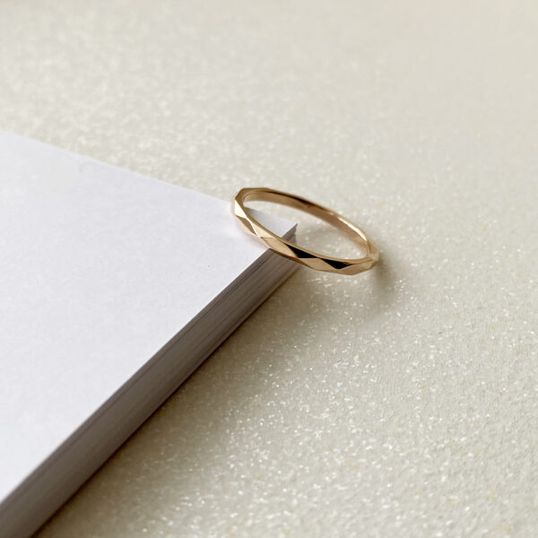 plonas raudono aukso ziedas