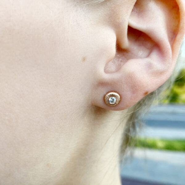 gelnoto aukso auskarai su deimantais