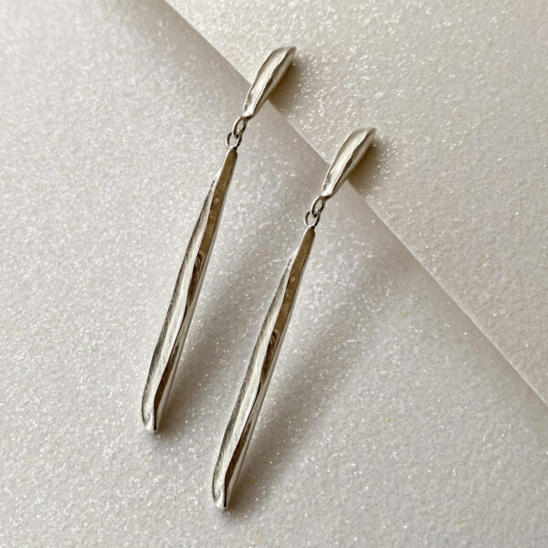 sidabriniai kabantys auskarai