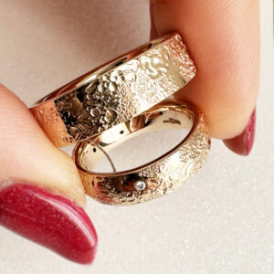 Išskirtiniai vestuviniai žiedai iš raudono aukso