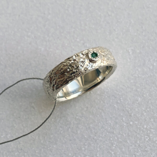 One of a kind silver ring with tiny emerald