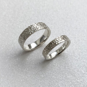 Modern wedding rings in 14K white gold