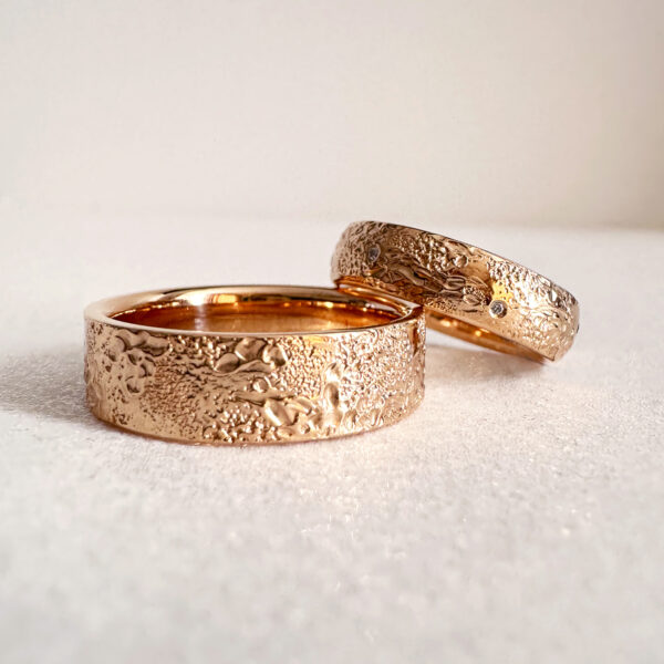 Išskirtiniai vestuviniai žiedai iš raudono aukso Išskirtiniai vestuviniai žiedai iš raudono aukso