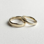 Organic shape wedding rings set